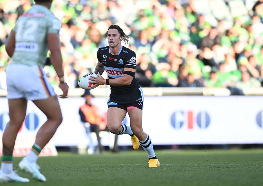Nicho Hynes orchestrated the Sharks' dominant victory over the Raiders on Sunday.